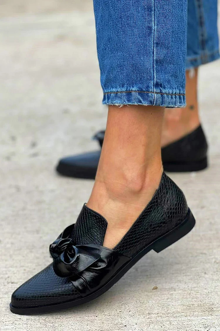 SCHWARZE LOAFER MIT GLÄNZENDEM BOW